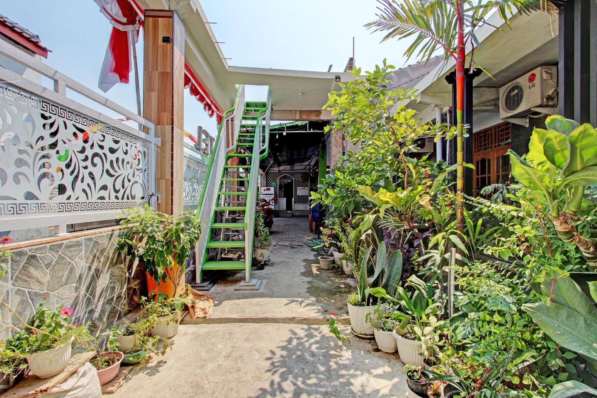 Capital O 92929 Hotel New Tirta Kencana Syariah Tegal  Exterior photo