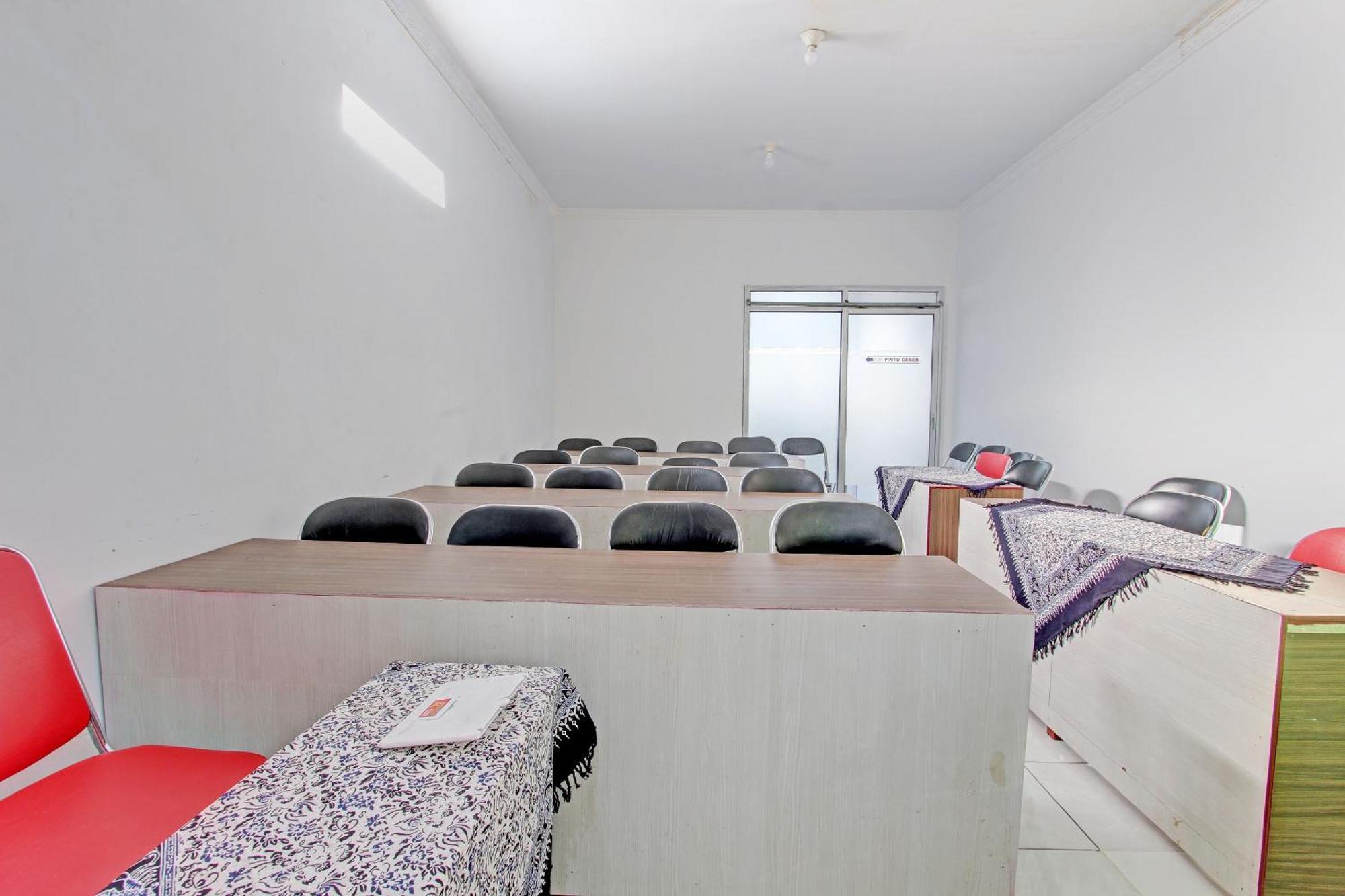 Capital O 92929 Hotel New Tirta Kencana Syariah Tegal  Exterior photo